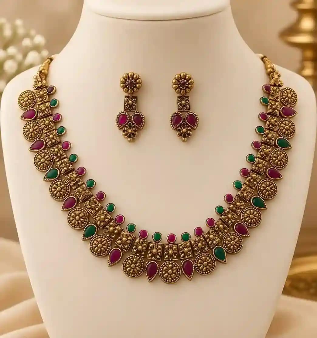 Antique-Style Necklace & Matching Earrings Set 5 Antique-Style Necklace & Matching Earrings Set - Image 5