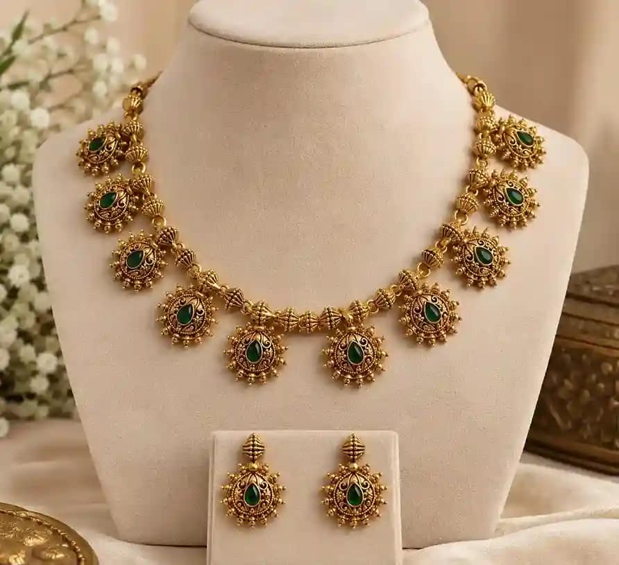 Antique-Style Necklace & Matching Earrings Set 2 Antique-Style Necklace & Matching Earrings Set - Image 2